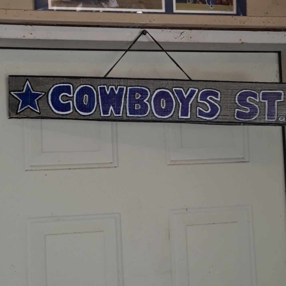 Cowboys sign